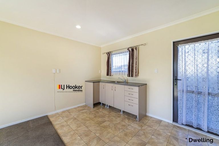 Photo of property in 18 Dungarvon Place, Clendon Park, Auckland, 2103