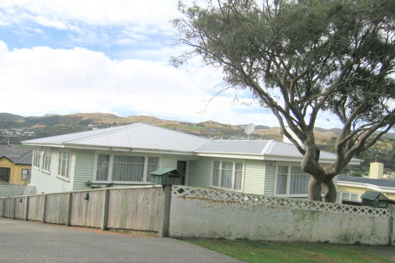 Photo of property in 10 Hampton Hill Road, Tawa, Wellington, 5028