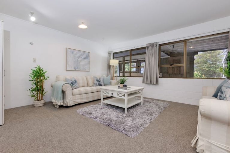 Photo of property in 1070 Scenic Drive North, Swanson, Auckland, 0816