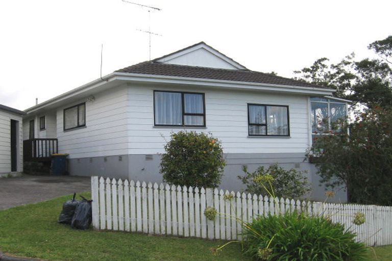 Photo of property in 6 Luxor Place, Massey, Auckland, 0614