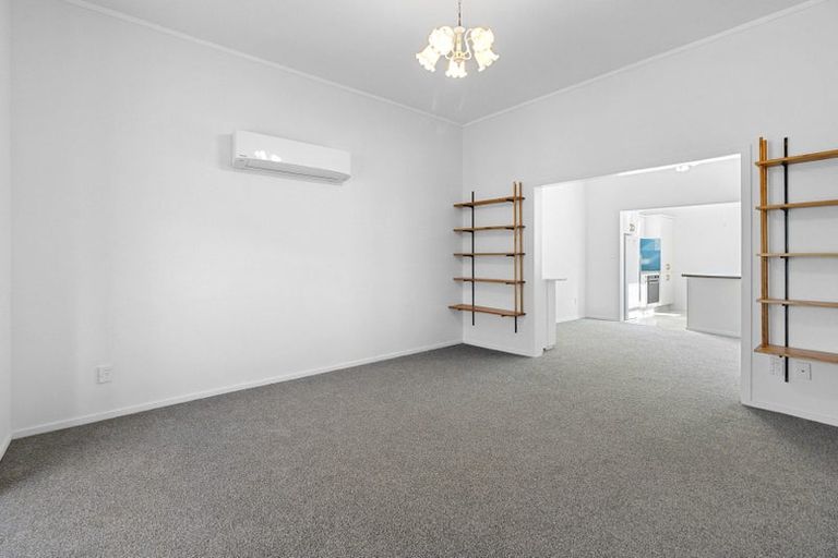 Photo of property in 90 Eden Street, Island Bay, Wellington, 6023