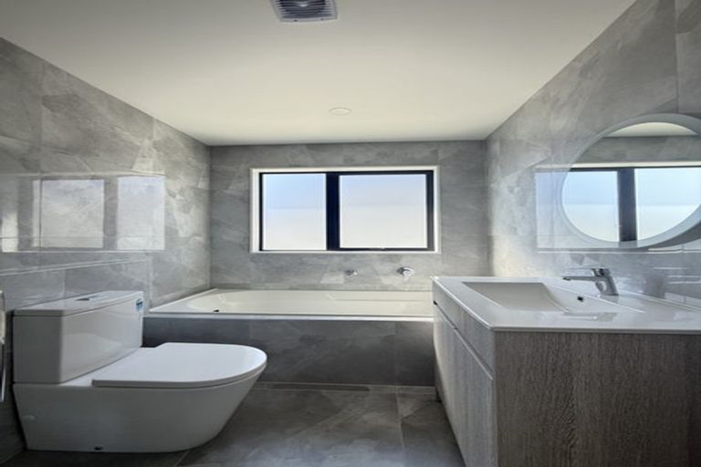 Photo of property in 33c Garadice Road, Rothesay Bay, Auckland, 0630