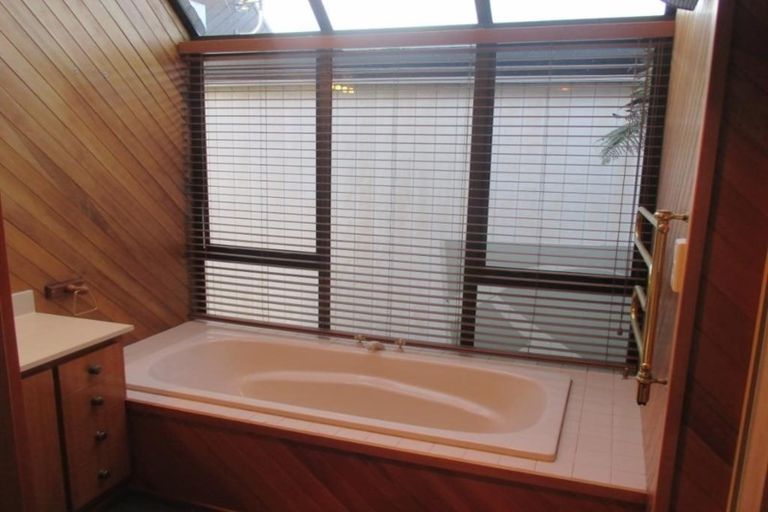 Photo of property in 4 Regalwood Close, Parklands, Christchurch, 8083