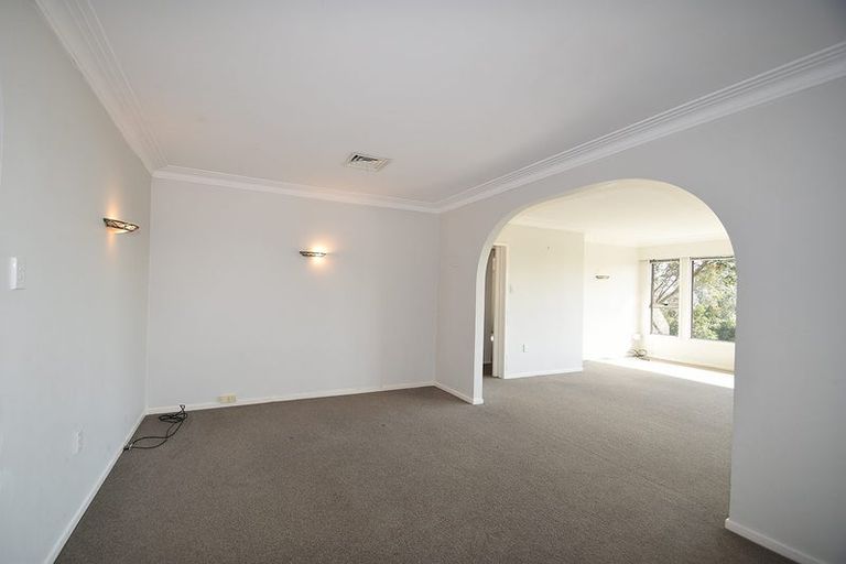 Photo of property in 24 Domain Crescent, Muriwai, Waimauku, 0881