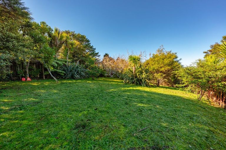 Photo of property in 1088 Scenic Drive North, Swanson, Auckland, 0816