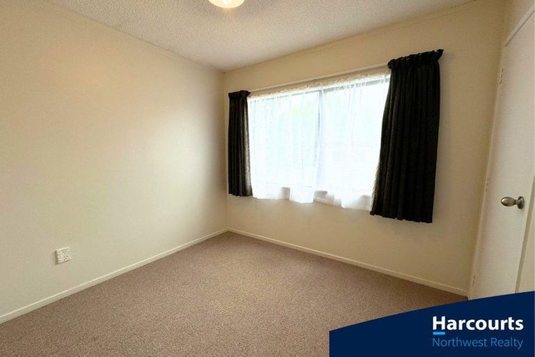 Photo of property in 39 Jaemont Avenue, Te Atatu South, Auckland, 0610