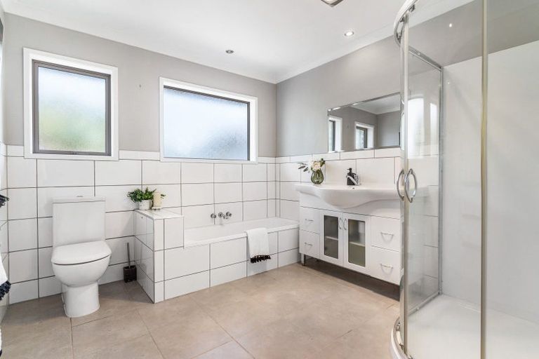 Photo of property in 111 Sandspit Road, Waiuku, 2123