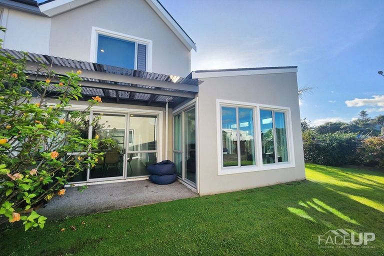 Photo of property in 7n Clearwater Cove, West Harbour, Auckland, 0618