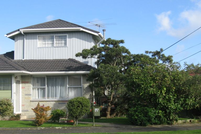 Photo of property in 20 Holyoake Crescent, Avalon, Lower Hutt, 5011