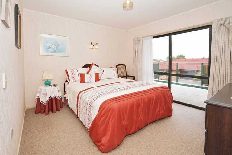 Photo of property in 52 Grosvenor Gardens, Flagstaff, Hamilton, 3210