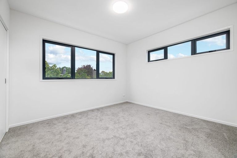Photo of property in 4/43b Waimumu Road, Massey, Auckland, 0614