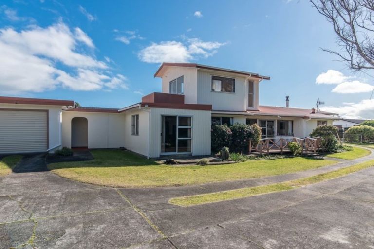 Photo of property in 30 Mahana Road, Paraparaumu Beach, Paraparaumu, 5032
