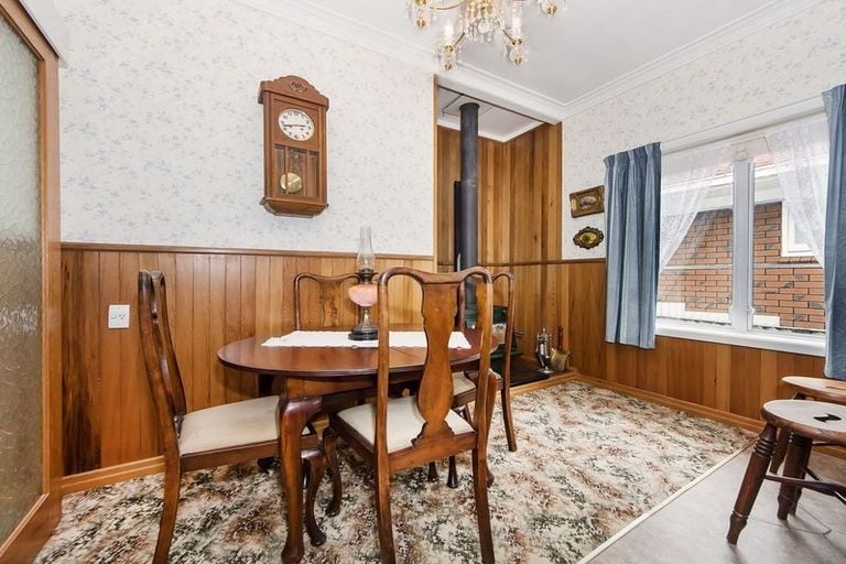 Photo of property in 9 Roberts Road, Te Atatu South, Auckland, 0610