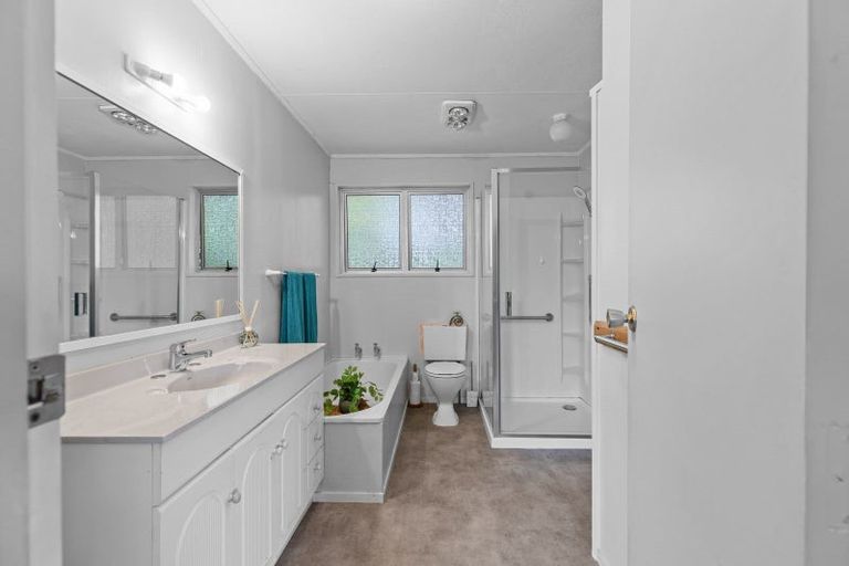 Photo of property in 19 Dunk Place, Milson, Palmerston North, 4414