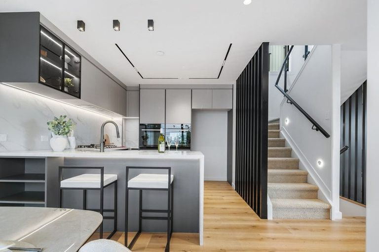 Photo of property in 2a Rangitoto Terrace, Milford, Auckland, 0620