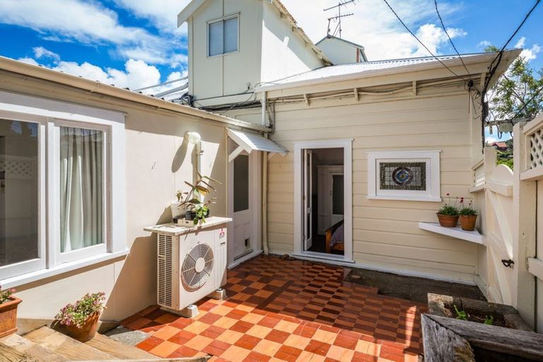 Photo of property in 29c North Terrace, Kelburn, Wellington, 6012
