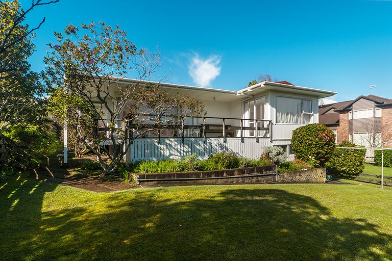 Photo of property in 2/16 Castleton Drive, Howick, Auckland, 2014