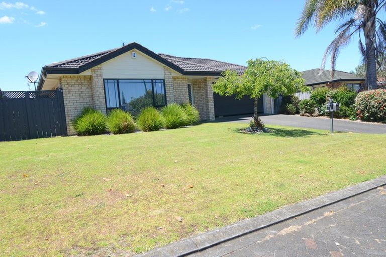 Photo of property in 6 Adair Place, Weymouth, Auckland, 2103