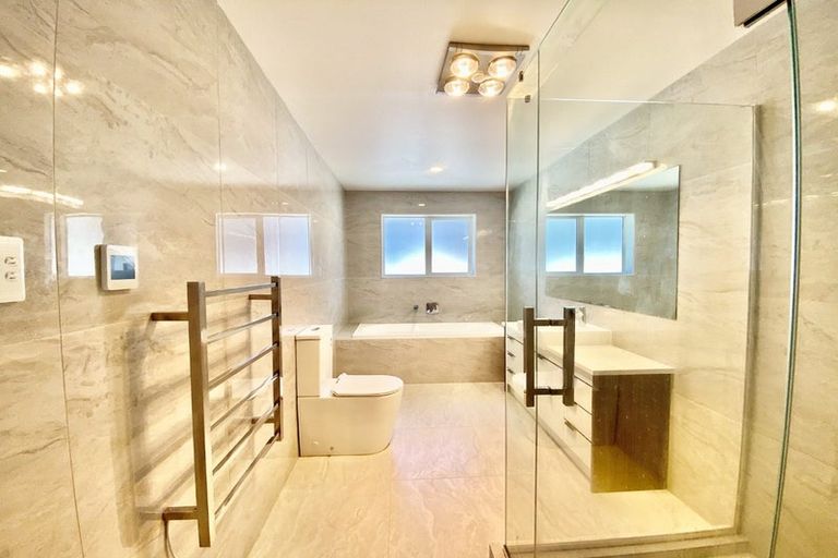 Photo of property in 70 Donegal Park Drive, Flat Bush, Auckland, 2019