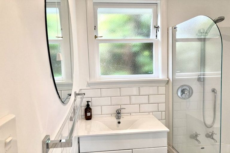 Photo of property in 108 Ruskin Road, Newlands, Wellington, 6037