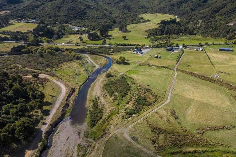 Photo of property in Turvey Farm, 904b Coast Road, Wainuiomata Coast, Wainuiomata, 5373