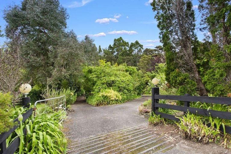 Photo of property in 48 Grassmere Road, Henderson Valley, Auckland, 0612