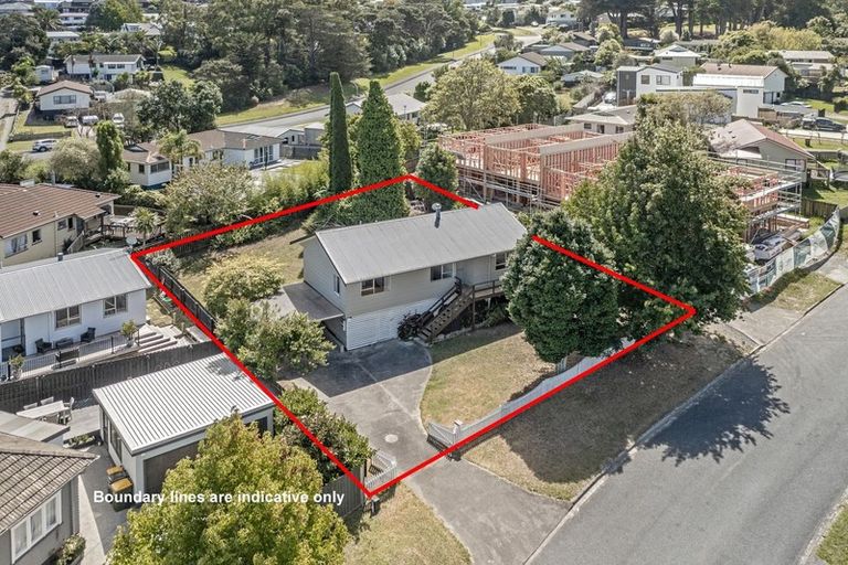 Photo of property in 4 Buisson Glade, West Harbour, Auckland, 0618