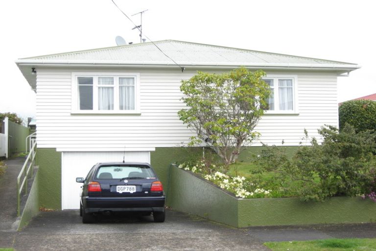 Photo of property in 5 Blenheim Place, Vogeltown, New Plymouth, 4310