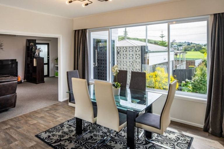 Photo of property in 2/11 Awarua Street, Elsdon, Porirua, 5022