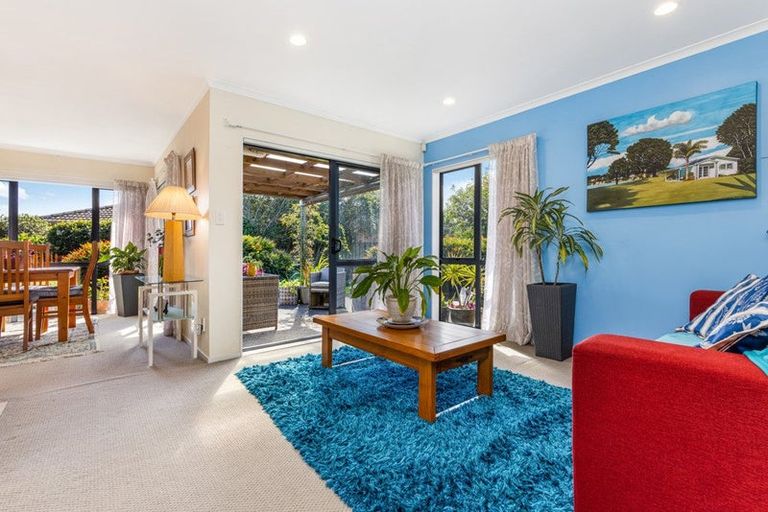 Photo of property in 39 Breaker Grove, Waiuku, 2123