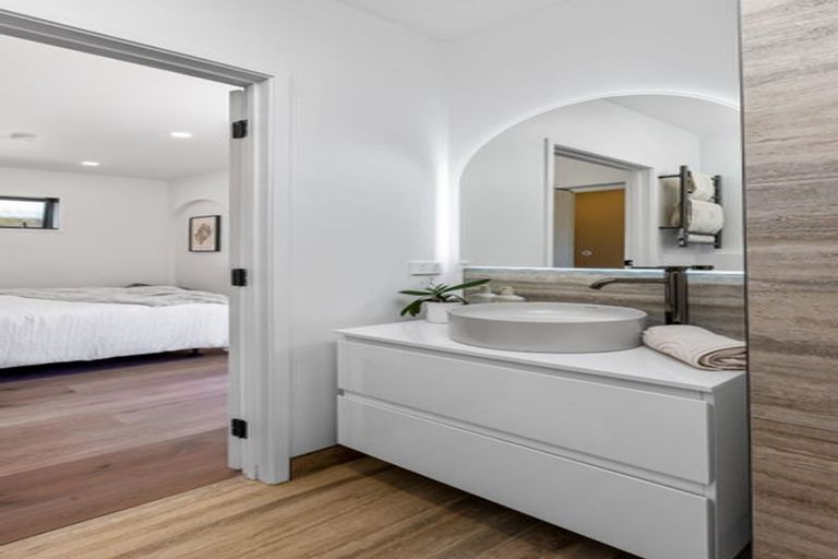 Photo of property in 2/26 Salem Place, Torbay, Auckland, 0630