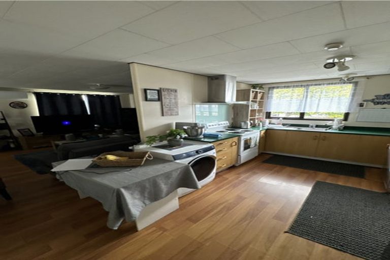 Photo of property in 2 Jumento Place, Unsworth Heights, Auckland, 0632