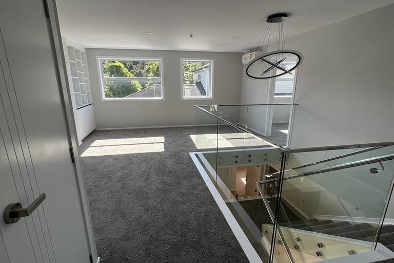Photo of property in 62a Vandeleur Avenue, Birkdale, Auckland, 0626