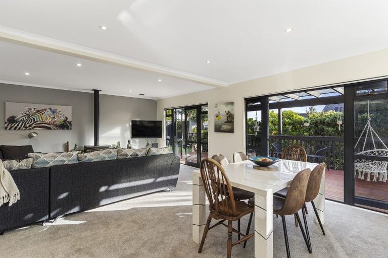 Photo of property in 2/79 Island Road, Beach Haven, Auckland, 0626