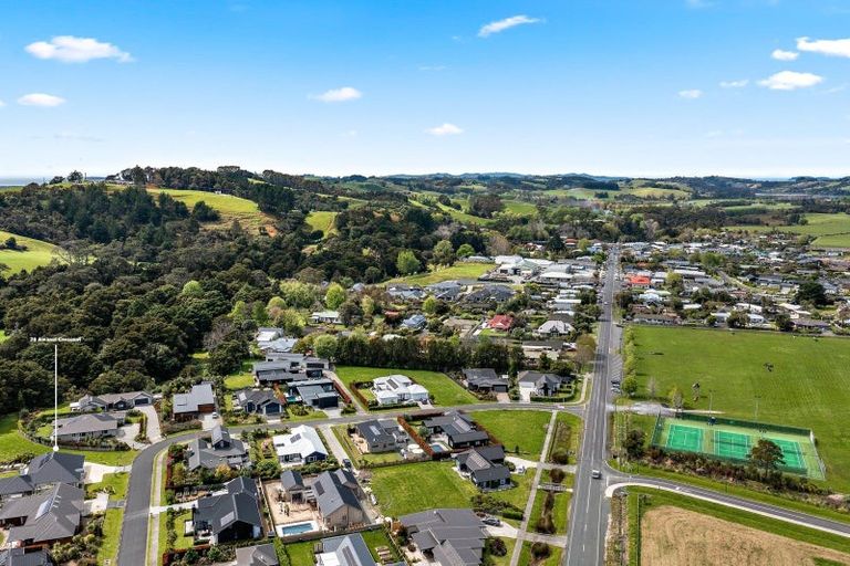 Photo of property in 28 Awanui Crescent, Matakana, Warkworth, 0985