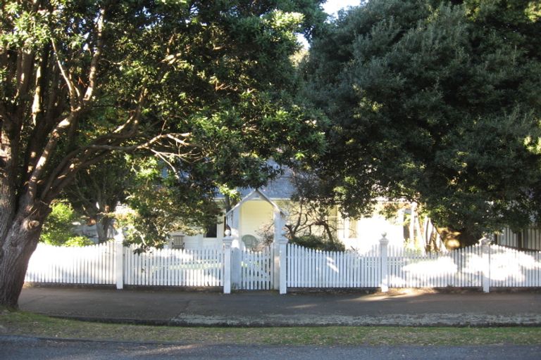 Photo of property in 99 Oroua Street, Eastbourne, Lower Hutt, 5013