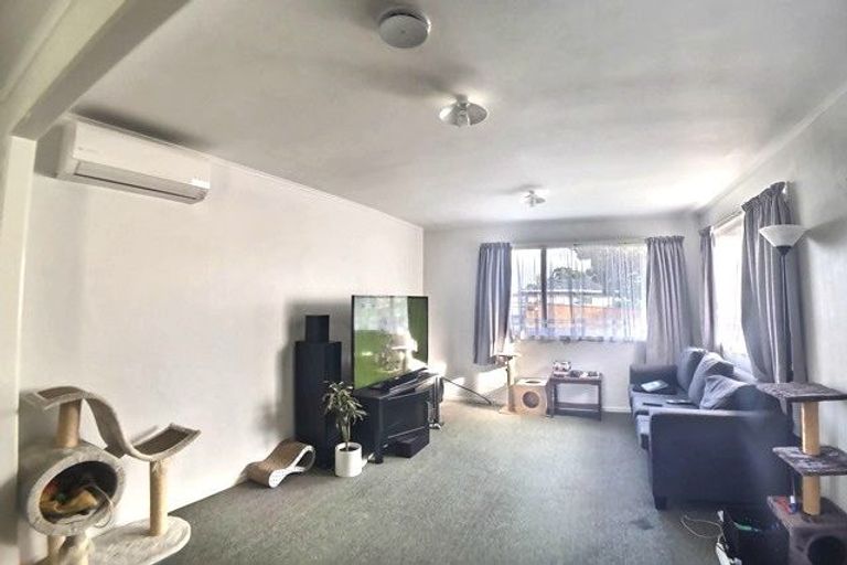 Photo of property in 5 St Margaret Place, West Harbour, Auckland, 0618