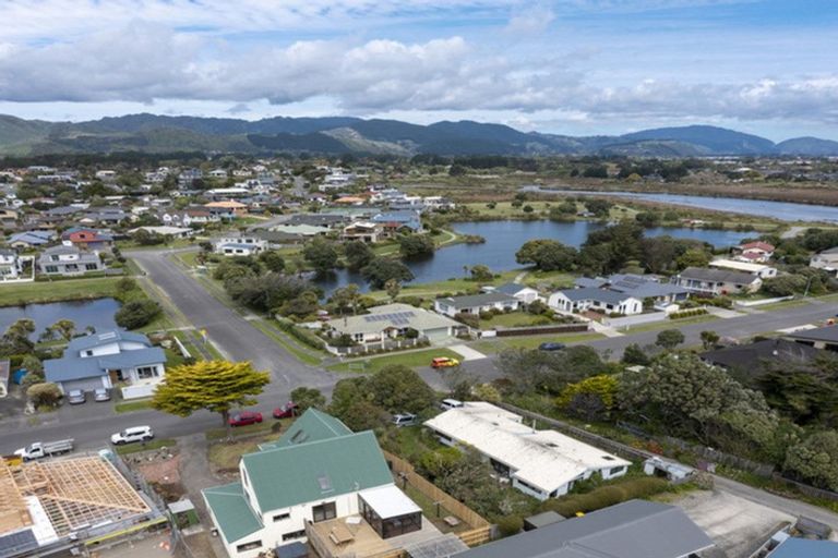 Photo of property in 189 Tutere Street, Waikanae Beach, Waikanae, 5036