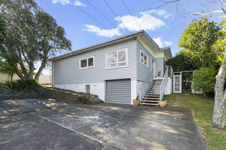 Photo of property in 1/1a Scarboro Terrace, Murrays Bay, Auckland, 0630