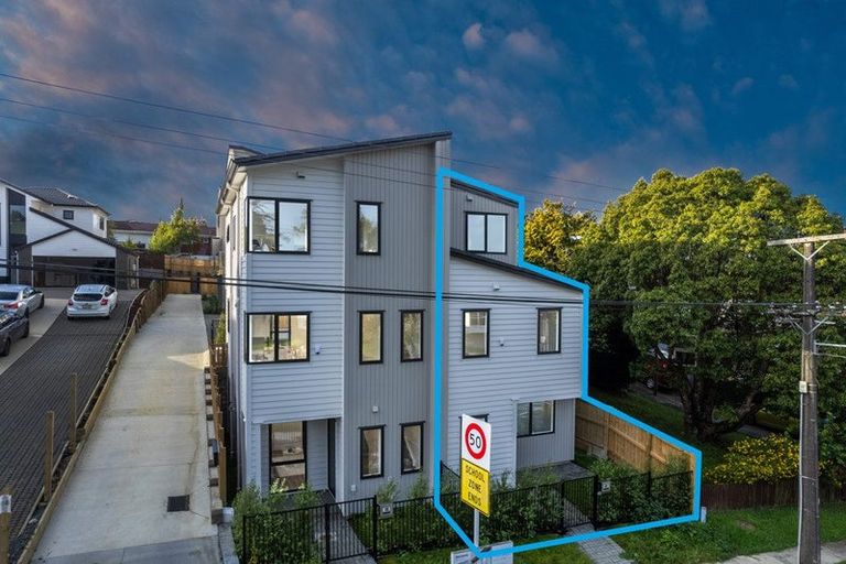 Photo of property in 16f Sheridan Drive, New Lynn, Auckland, 0600