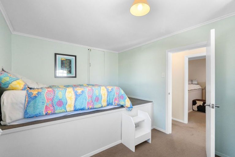 Photo of property in 71 Muritai Road, Eastbourne, Lower Hutt, 5013