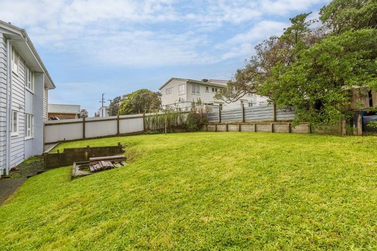 Photo of property in 1b Durham Street, Cannons Creek, Porirua, 5024