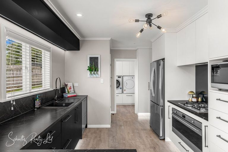 Photo of property in 16 Whaka Street, Maungaturoto, 0520