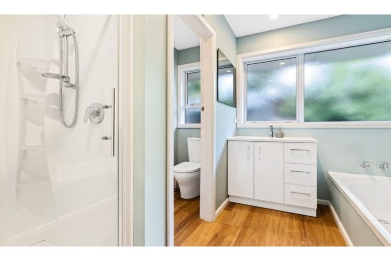 Photo of property in 7 Mirfield Place, Russley, Christchurch, 8042