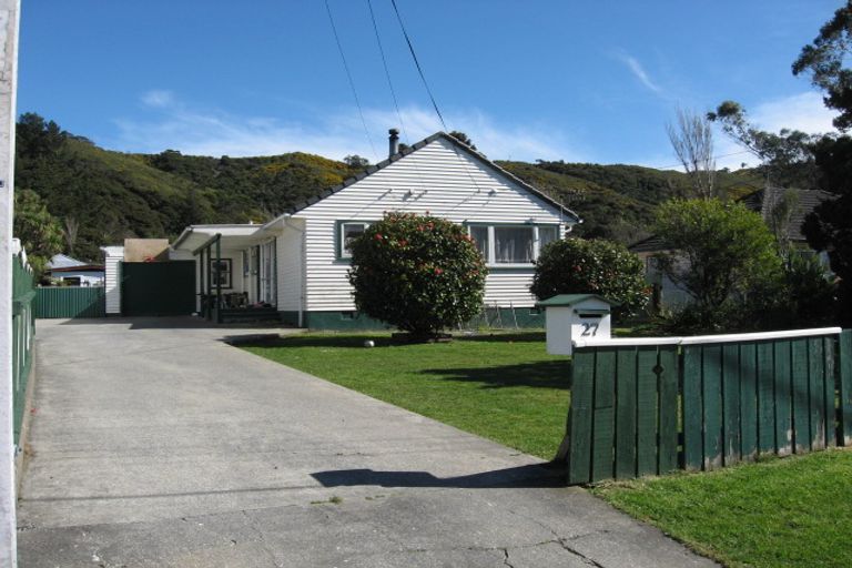 Photo of property in 27 Westminster Road, Wainuiomata, Lower Hutt, 5014