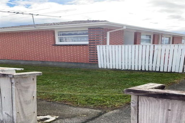 Photo of property in 1/13 Sutherland Avenue, Silverstream, Upper Hutt, 5019