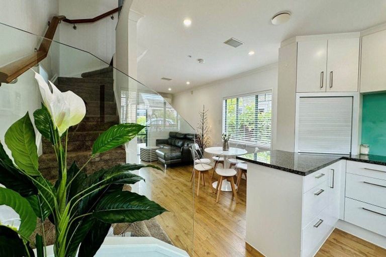 Photo of property in 7 Paloma Court, Hillpark, Auckland, 2102