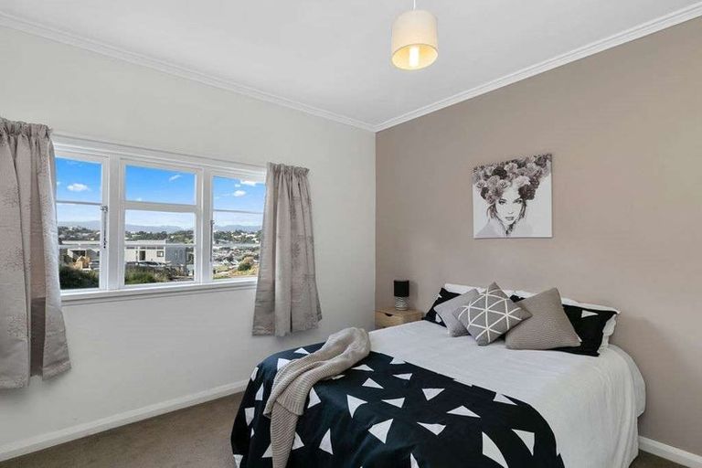 Photo of property in 88 Maupuia Road, Maupuia, Wellington, 6022