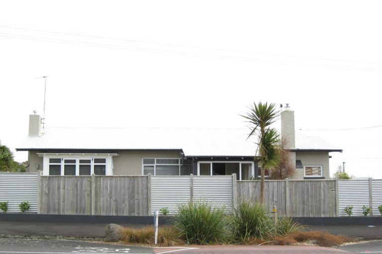 Photo of property in 12 Paynters Avenue, Strandon, New Plymouth, 4312