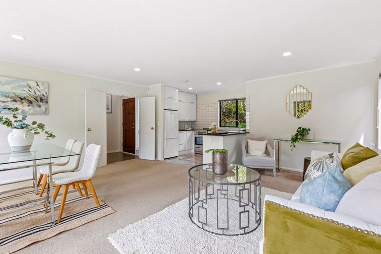 Photo of property in 2/10 Kells Place, Botany Downs, Auckland, 2010